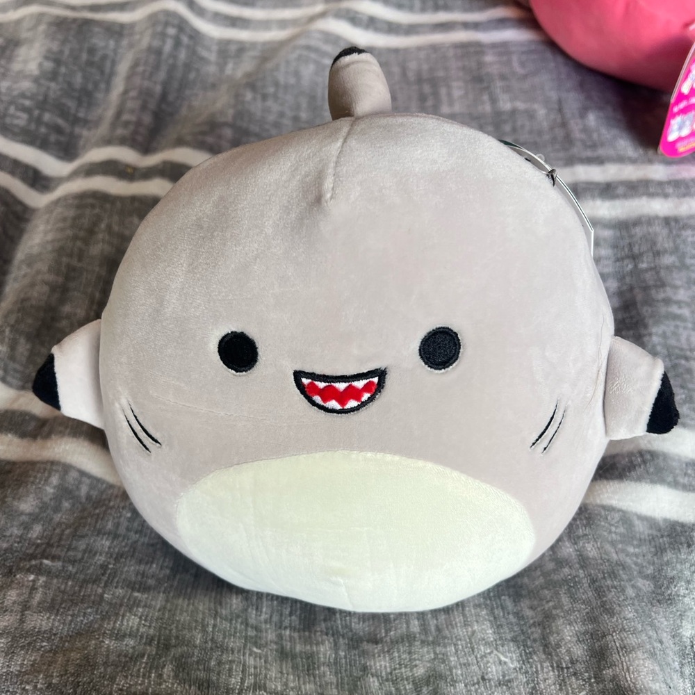 8 in Gordon the shark Squishmallow